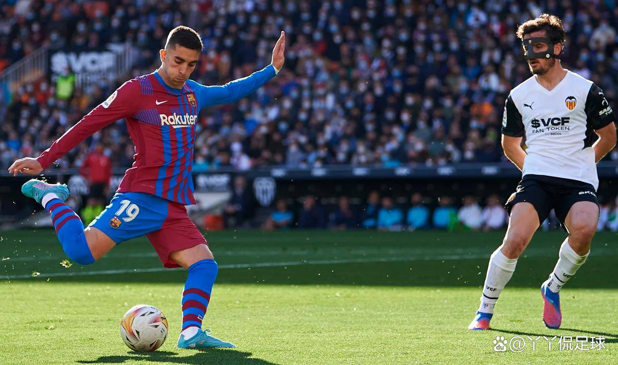 FB体育-瓦伦西亚城主场大胜，球迷欢呼雀跃