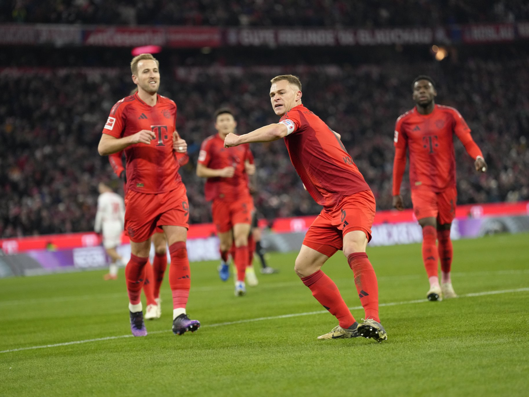 FB体育-拜仁慕尼黑大胜莱比锡红牛，锁定小组头名