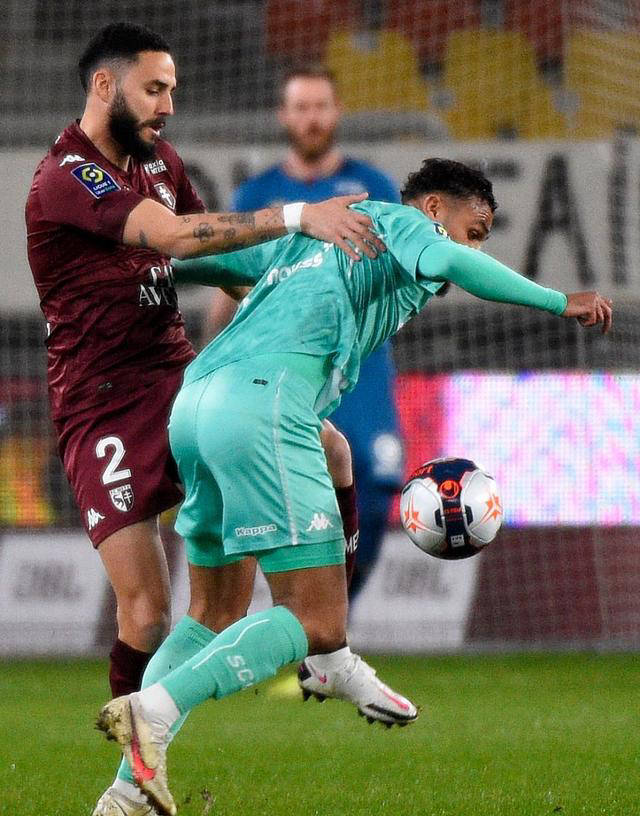 FB体育-里昂主场逼平昂热，难取三分