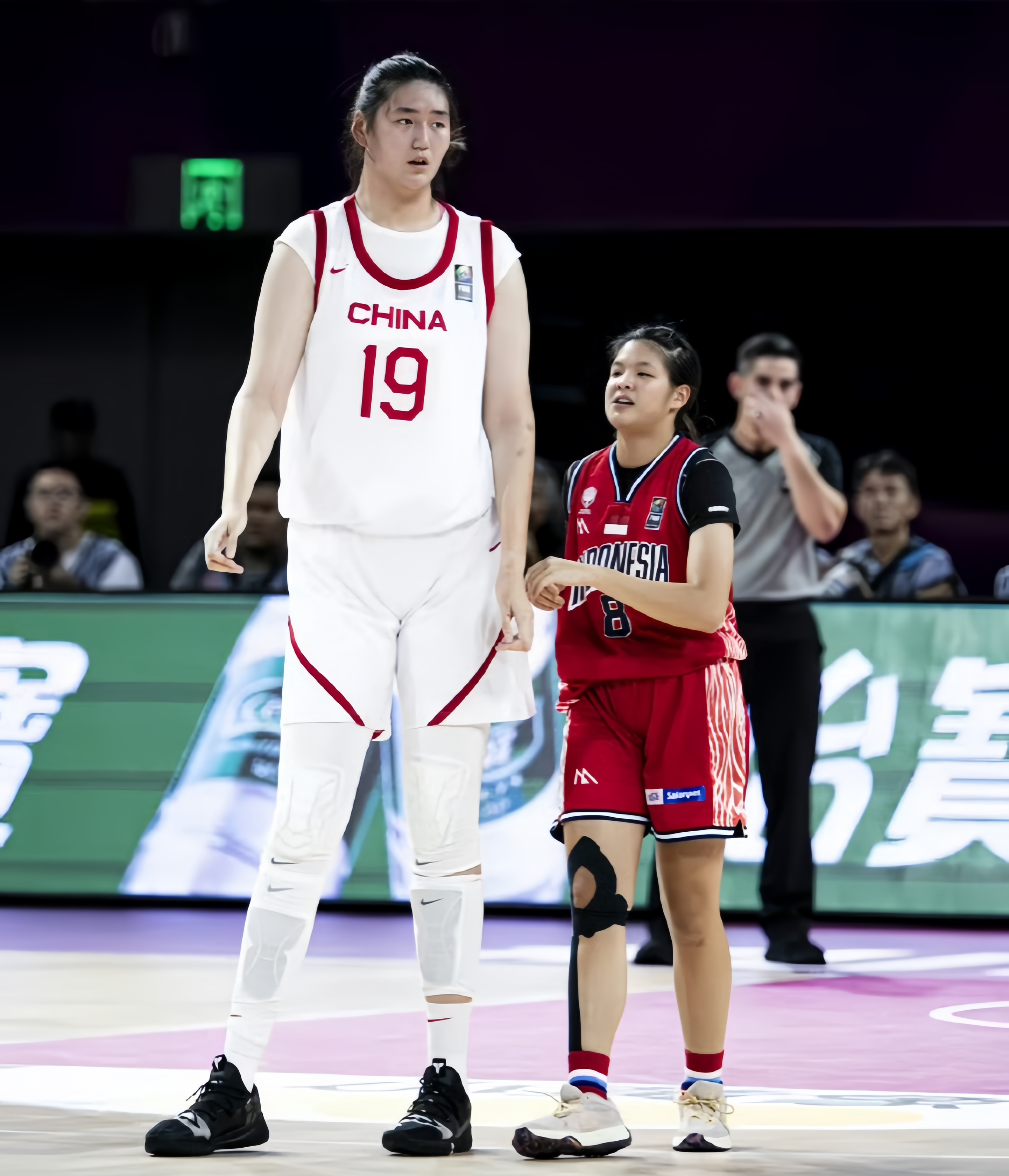 FB体育平台-各队选手在比赛中展现出不俗实力，抢眼亮相