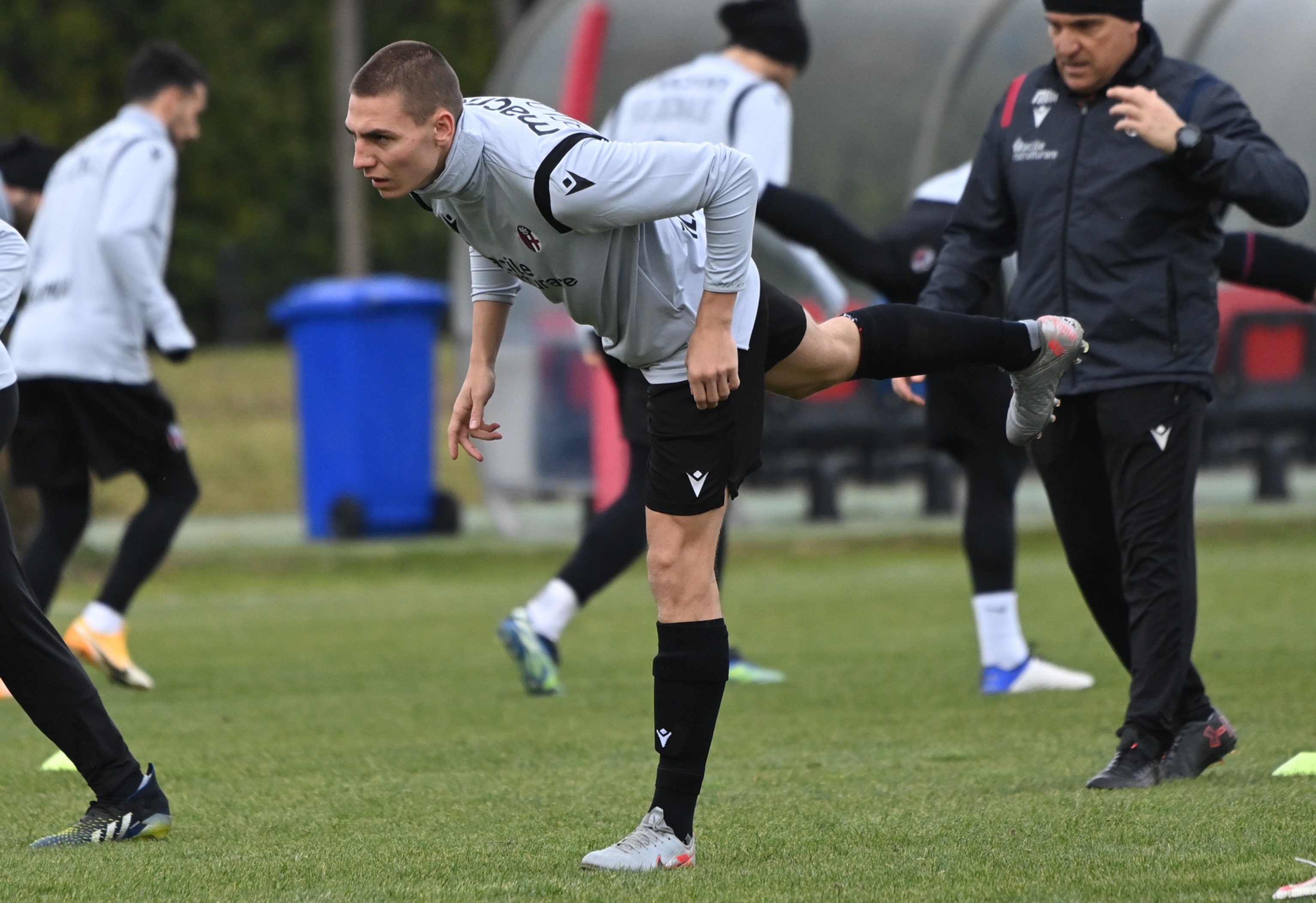 FB体育官方网站-博洛尼亚队新援上场表现抢眼，被赞不愧