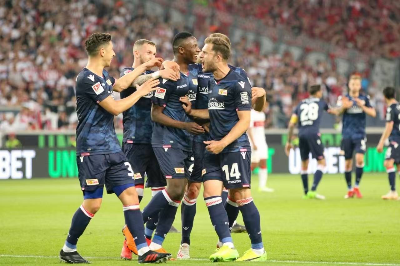 FB体育-尤文图斯门将状态神勇，助球队稳固防线