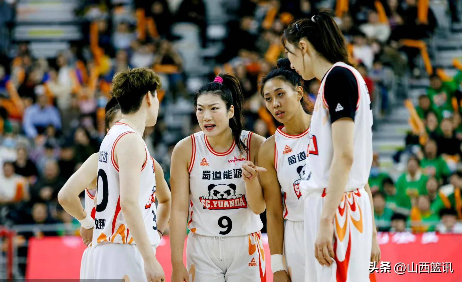 FB体育-北极洲女篮精英联赛季后赛开战，悬念重重