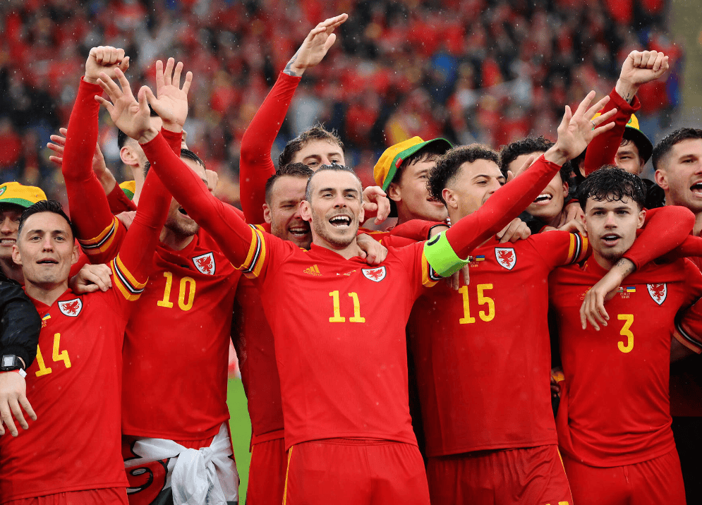 FB体育平台-冰岛队实力突出，取得胜利晋级