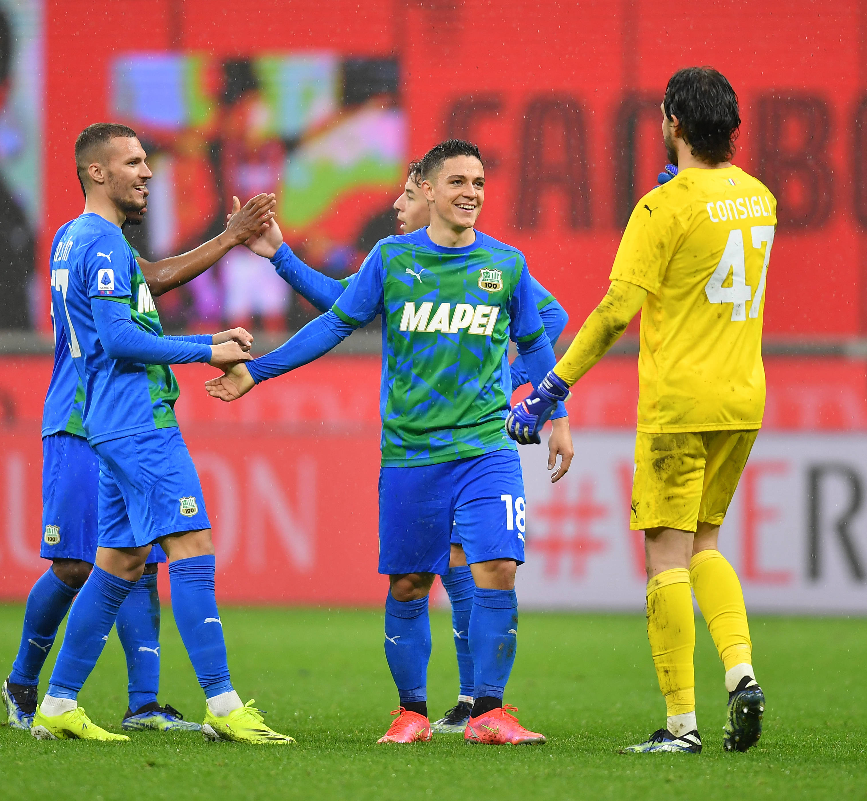 FB体育平台-萨索洛王者归来，主场大胜帕尔马梦幻赛季