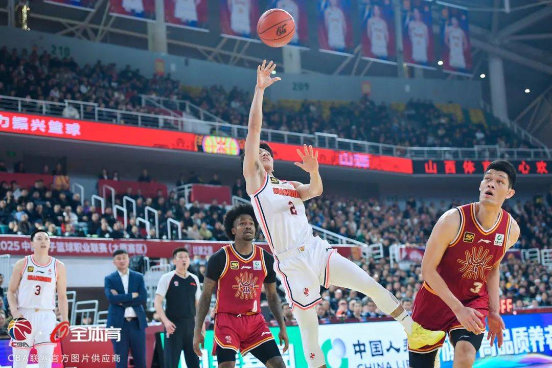 FB体育平台-华南虎客场横扫，易建联带领广东队晋级总决赛