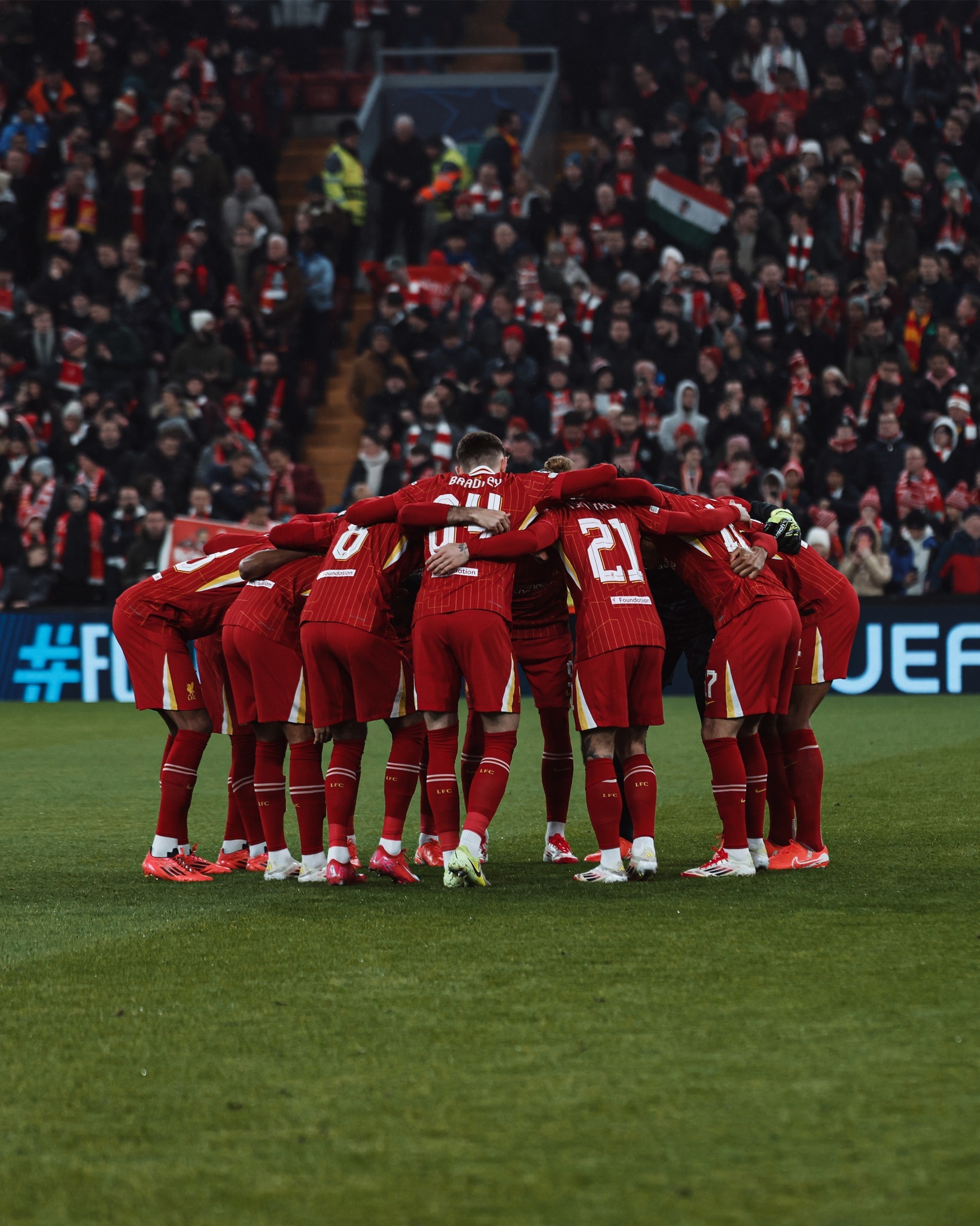 FB体育平台-利物浦球员在比赛中大放异彩，获得赞誉