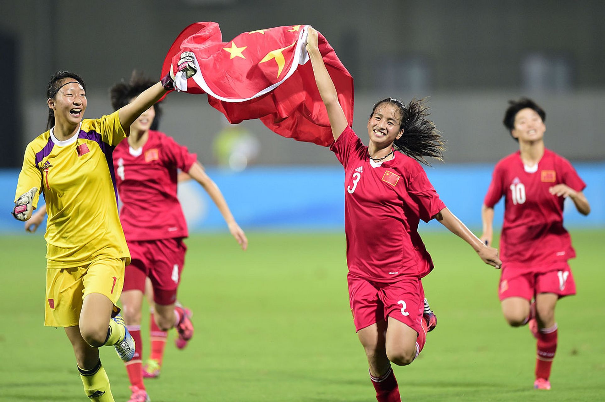 FB体育官网-精彩瞬间：国际杯赛足球界女将明星闪耀