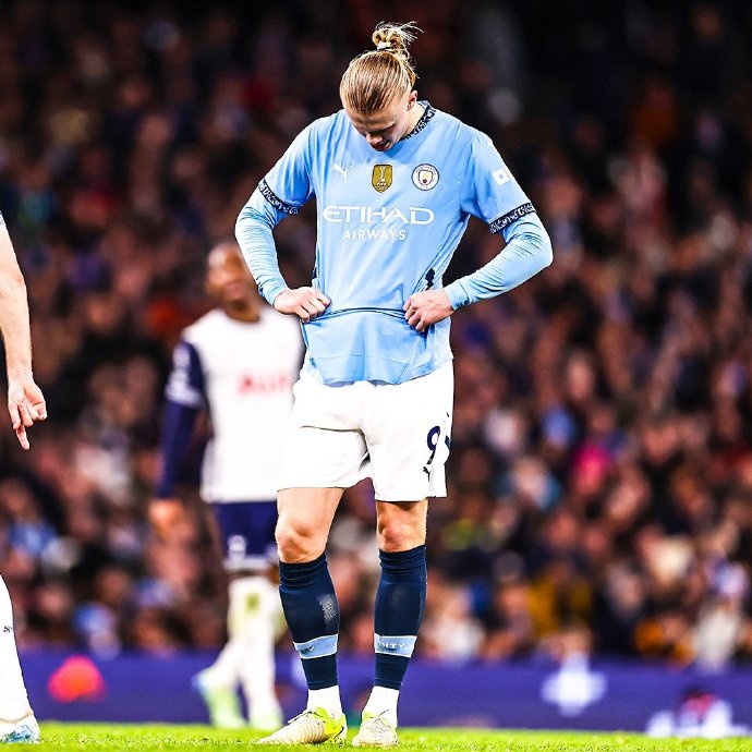 曼联后卫约翰逊伤势恶化，休战一个月