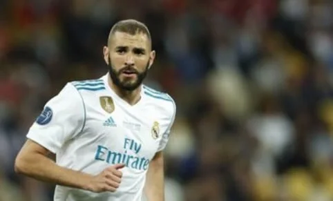 FB体育平台-沃特福德发现年轻天才前锋，引领球队新篇章