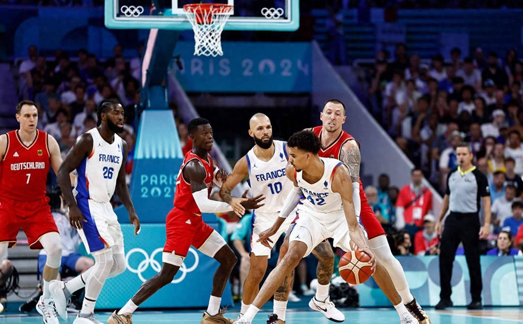 FB体育官网-美国籃球队胜利晋级，实力备受认可