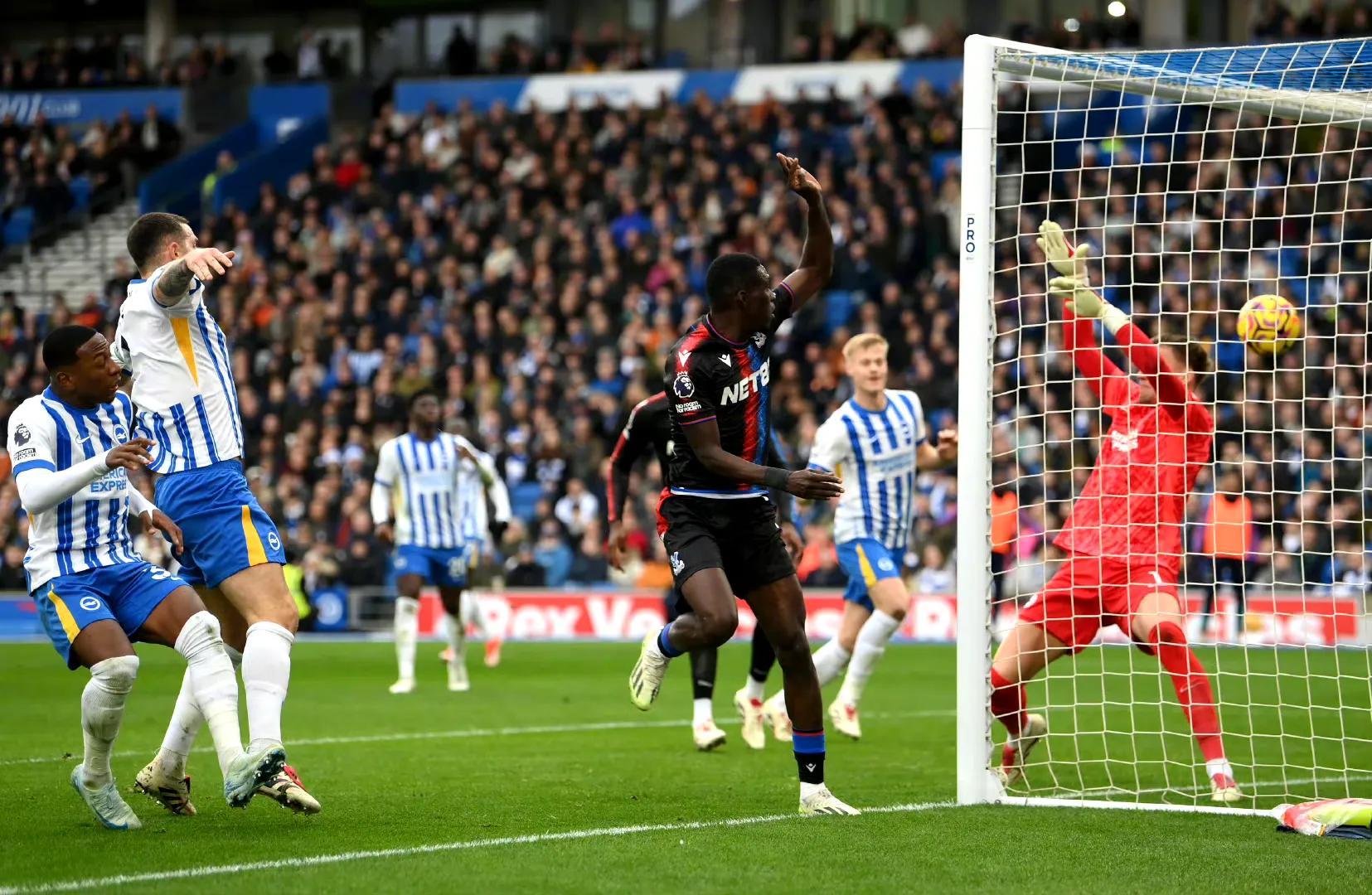 FB体育-布莱顿联队主场艰难战平，保持不败