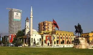 FB体育-阿尔巴尼亚队惨遭败绩，欧锦赛资格赛困境重重